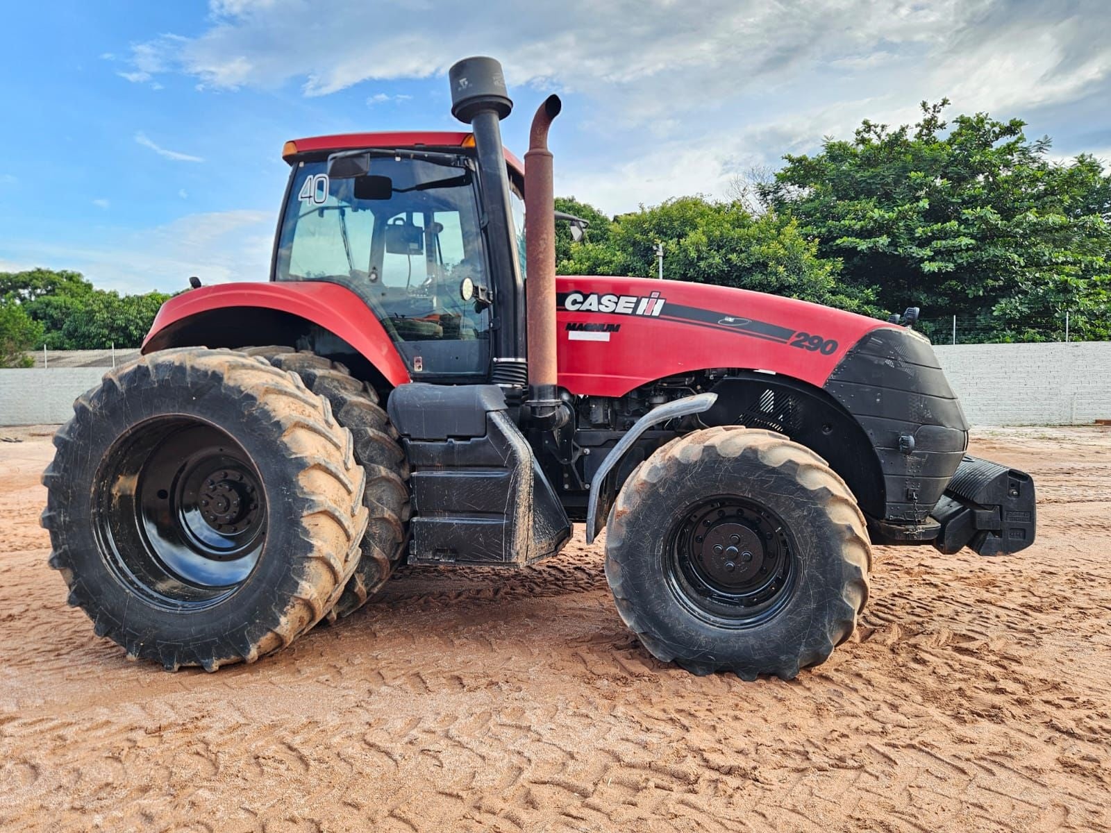 Trator agrícola Case magnum 290 2012 - foto 1 de 18