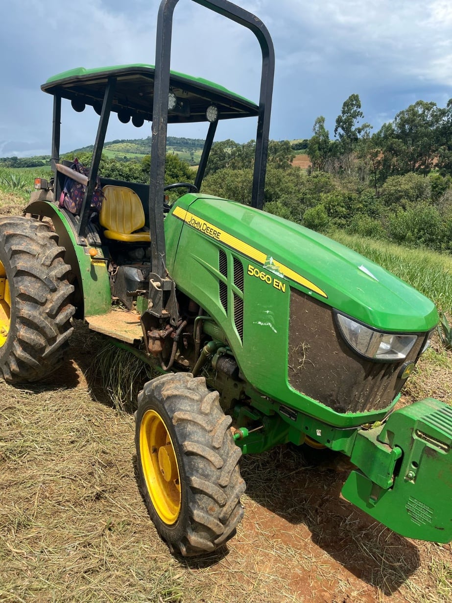 Trator agrícola John Deere 5060EN 2023 - foto 1 de 11