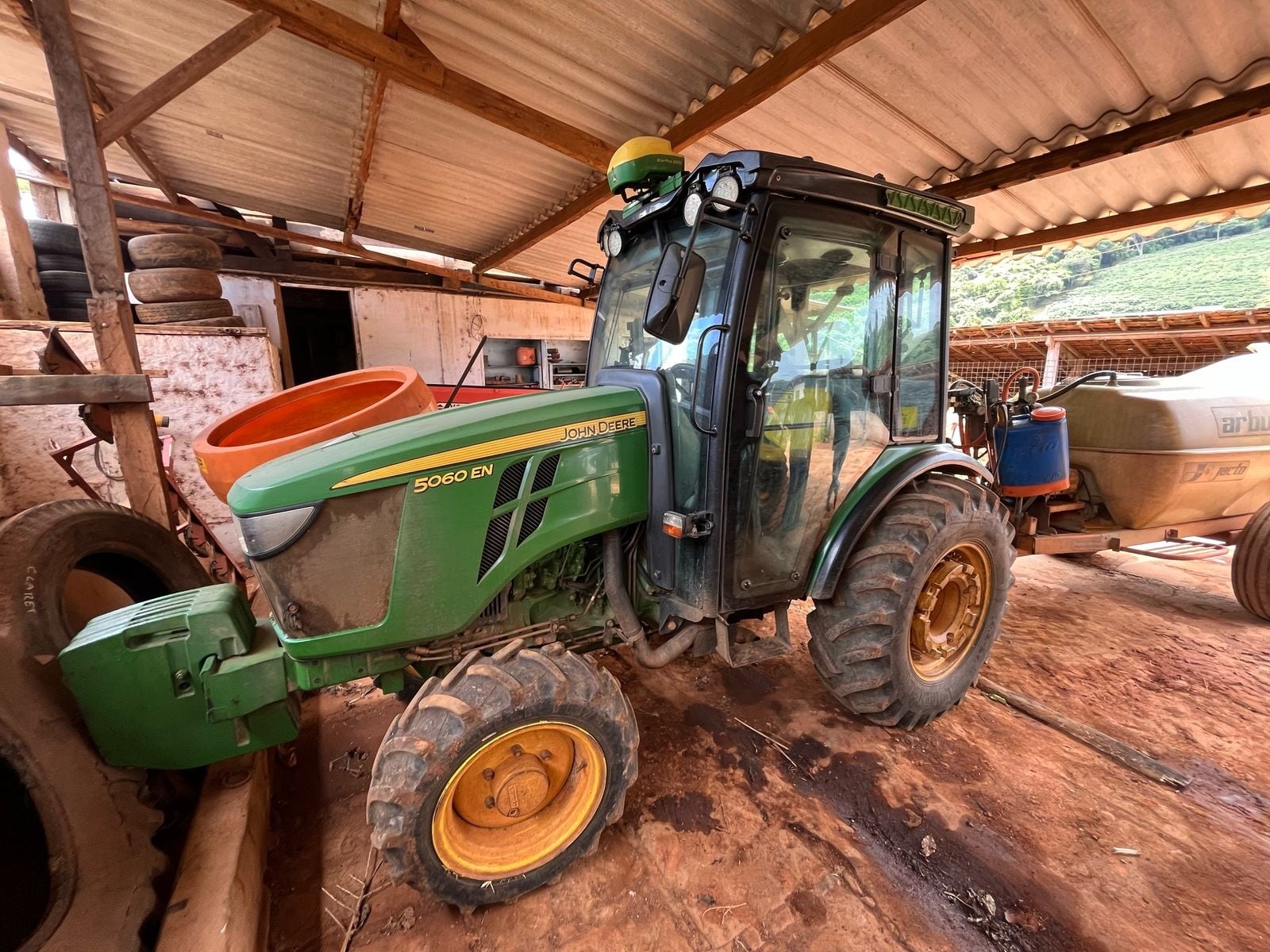 Trator agrícola John Deere 5060EN 2023 - foto 1 de 8