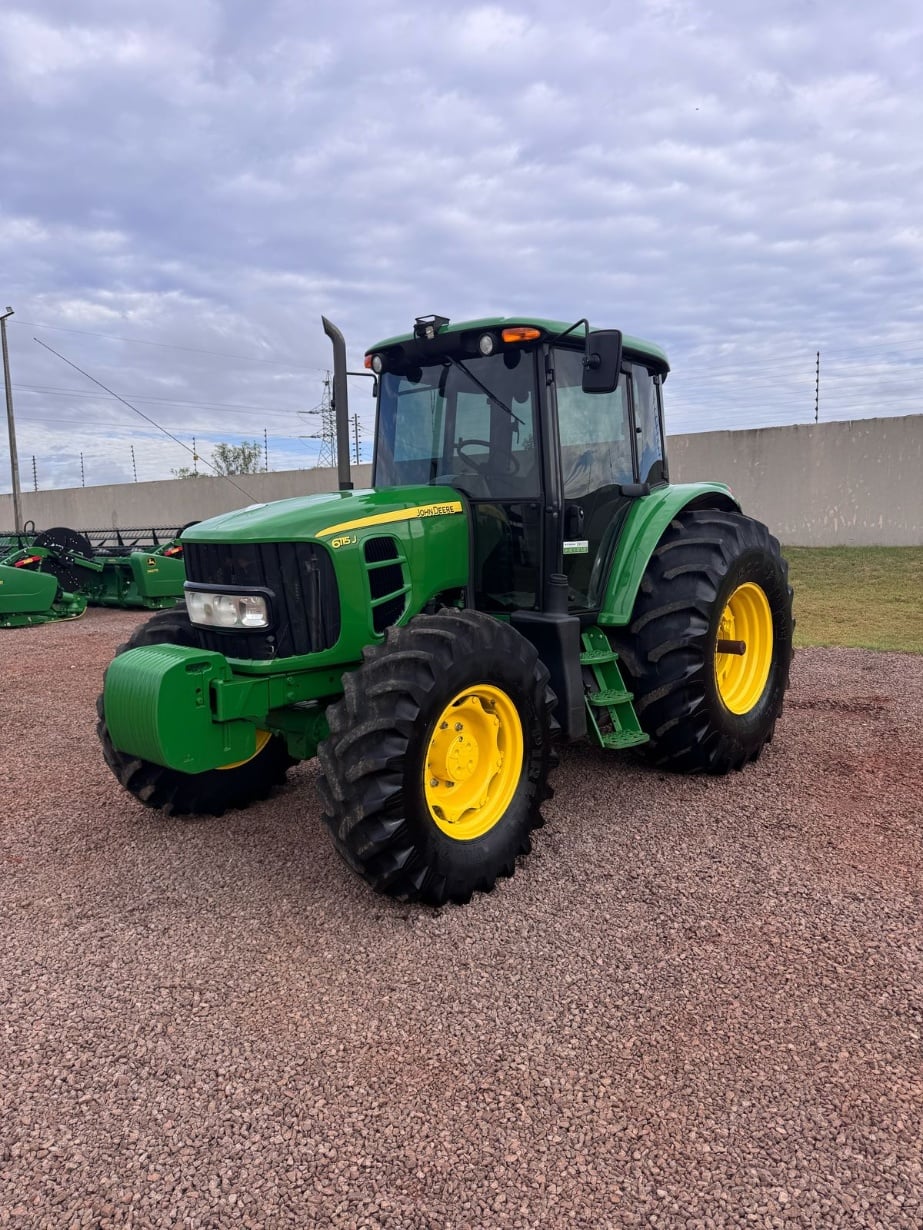 Trator agrícola John Deere 6115J 2021 - foto 1 de 13