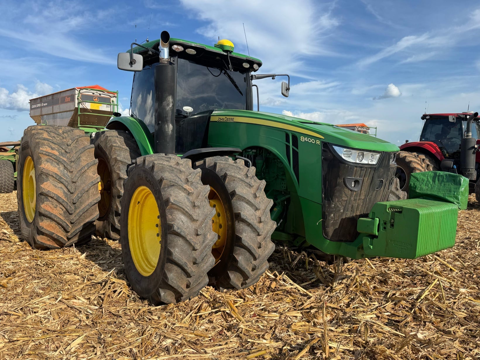 Trator agrícola John Deere 8400R 2017 - foto 1 de 11