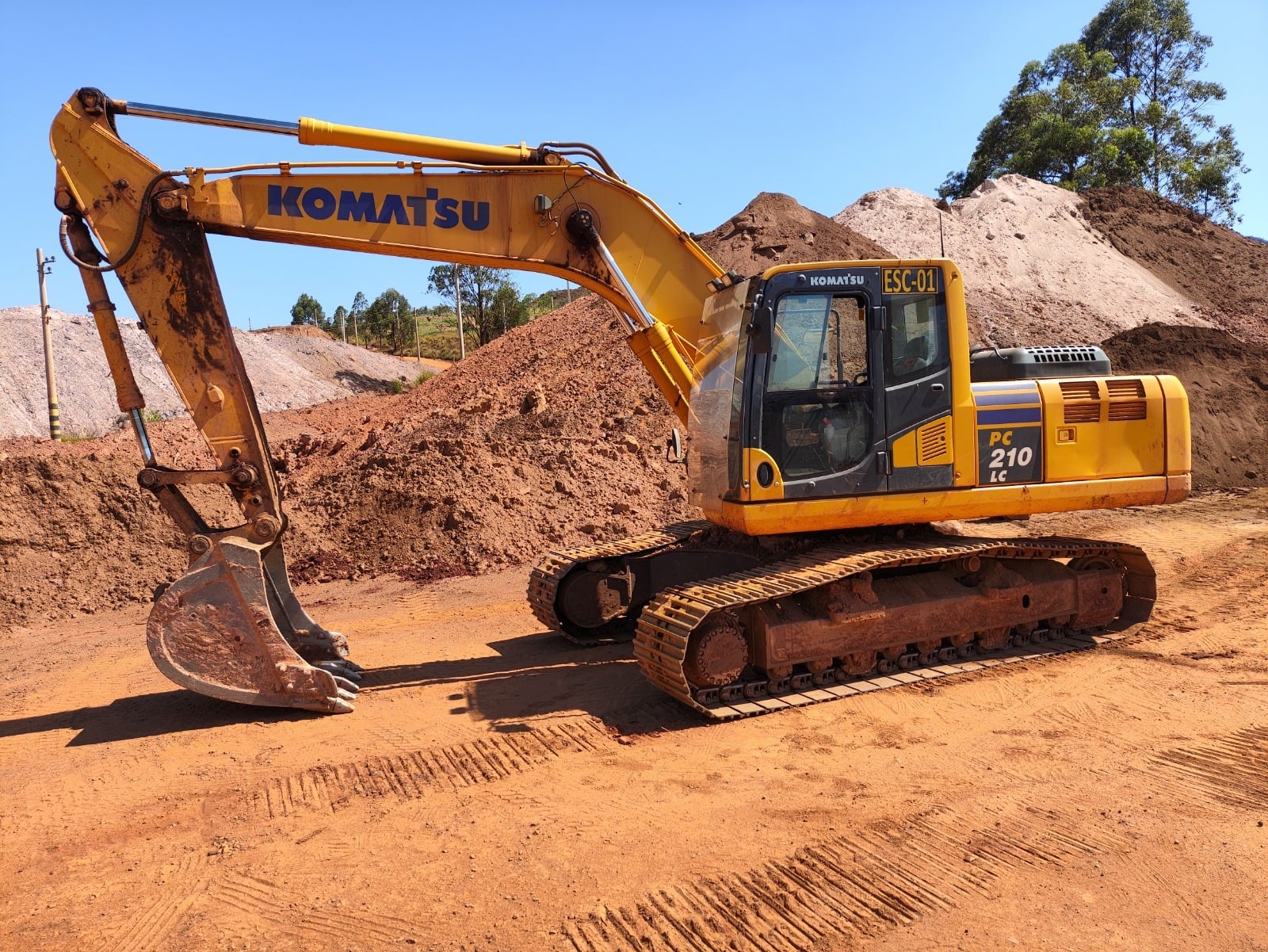 Escavadeira Komatsu PC210 2022 - foto 1 de 10