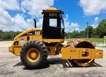 Rolo compactador CAT CP533E 2006 - foto 1 de 10