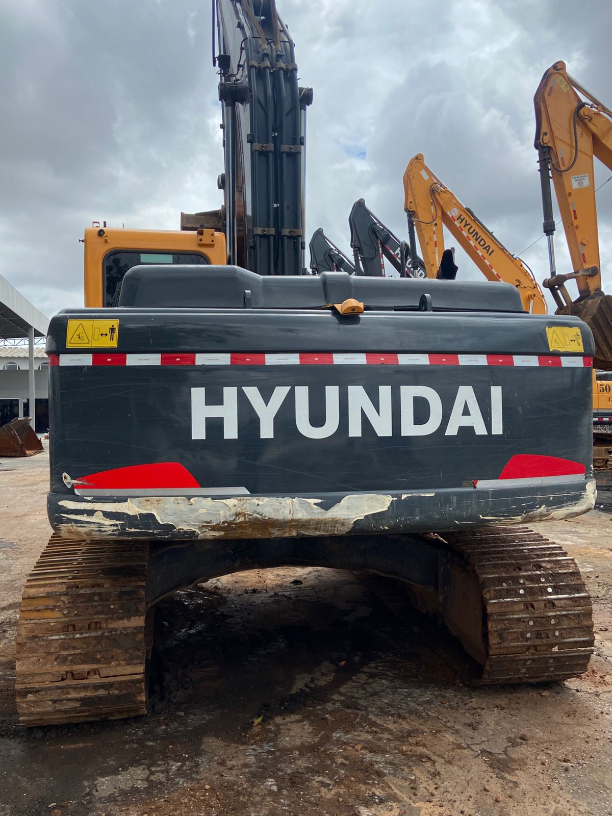 Escavadeira Hyundai R220LC-9S 2018 - foto 1 de 9
