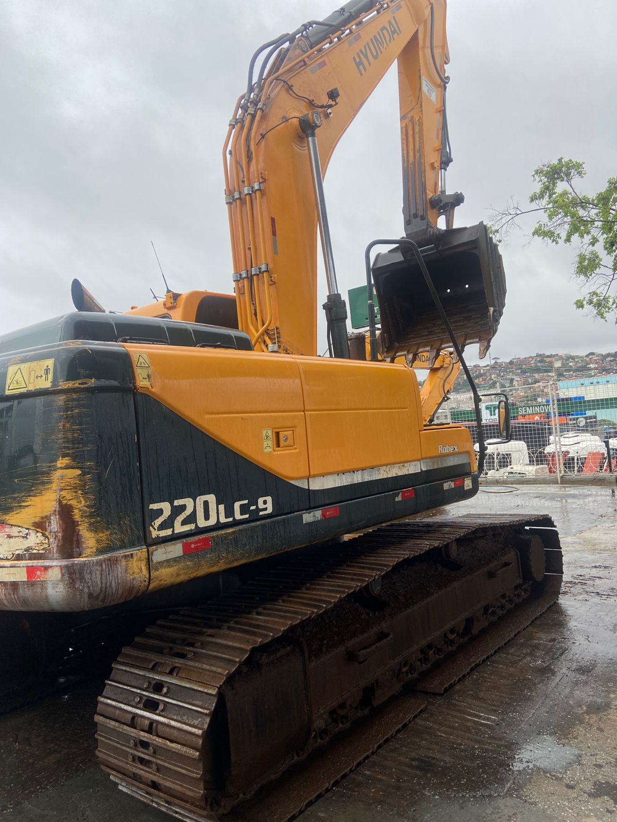 Escavadeira Hyundai R220LC-9S 2019 - foto 1 de 7
