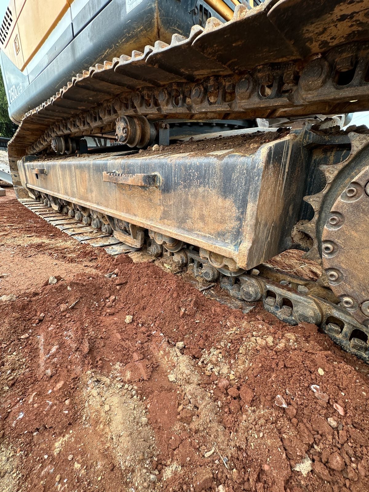 Escavadeira Hyundai R260LC-9SB 2019 - foto 1 de 15