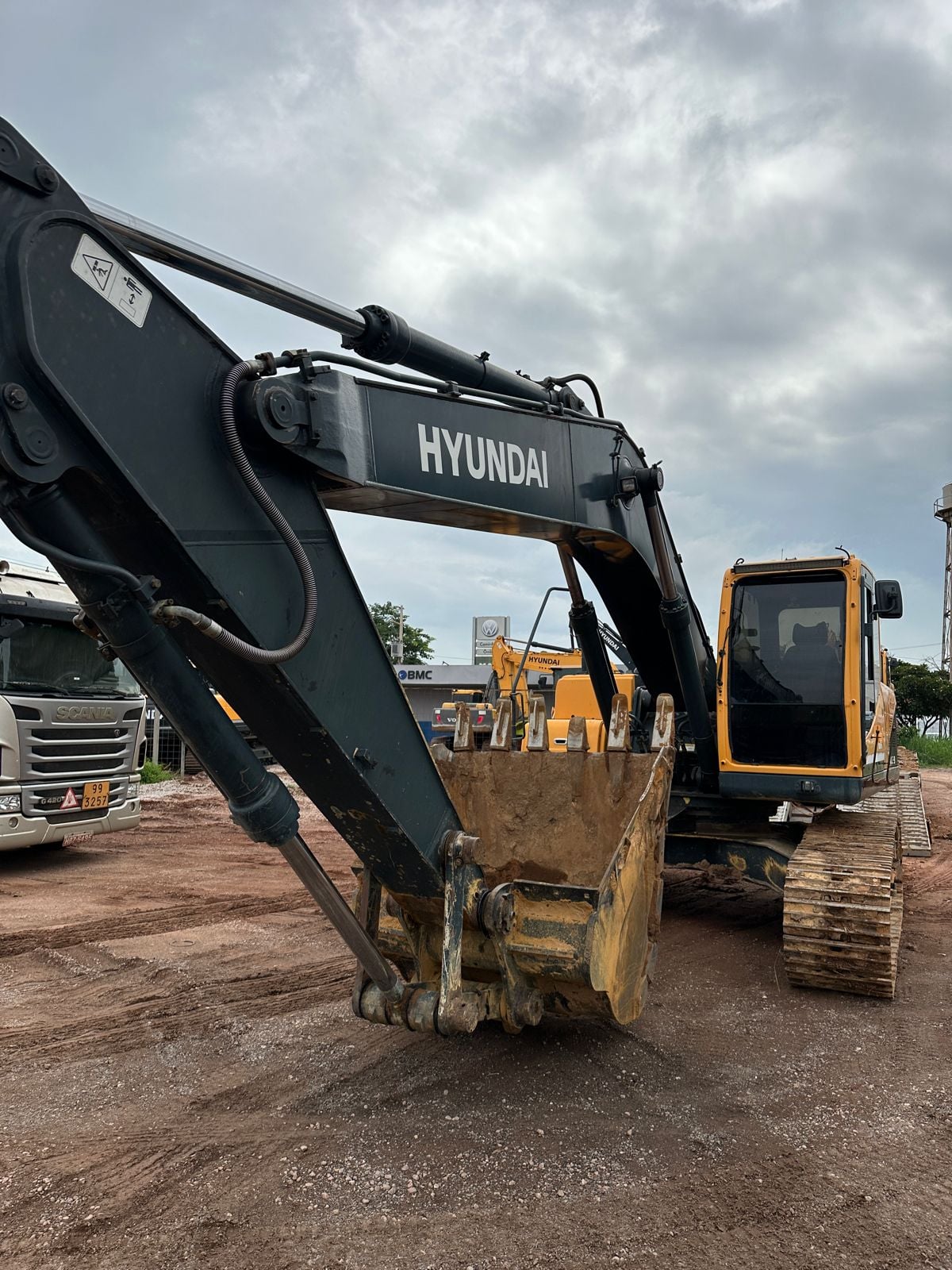 Escavadeira Hyundai R260LC-9S 2020 - foto 1 de 14
