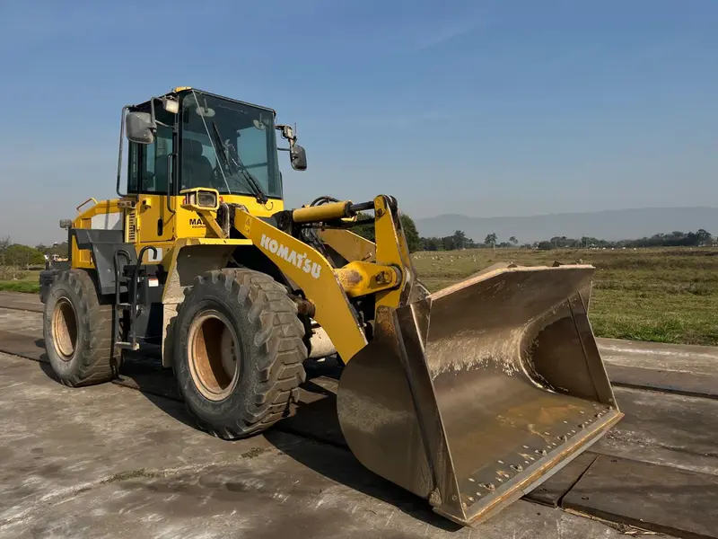 Pá Carregadeira Komatsu WA200-5 2014 - foto 1 de 3