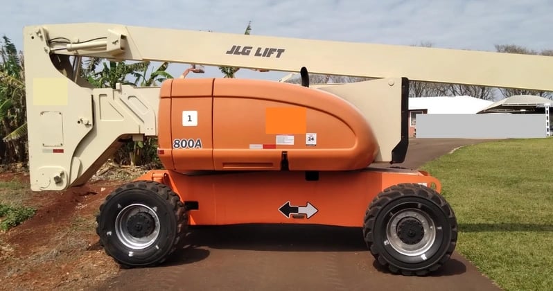 Plataforma elevatória JLG 800A 1999 - foto 1 de 3