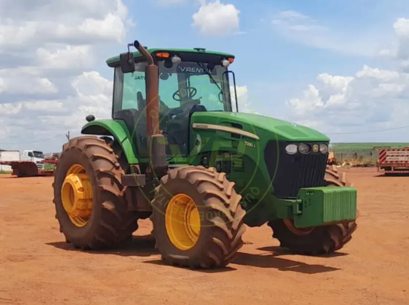 Trator agrícola John Deere 7230 J 2018 - foto 1 de 10