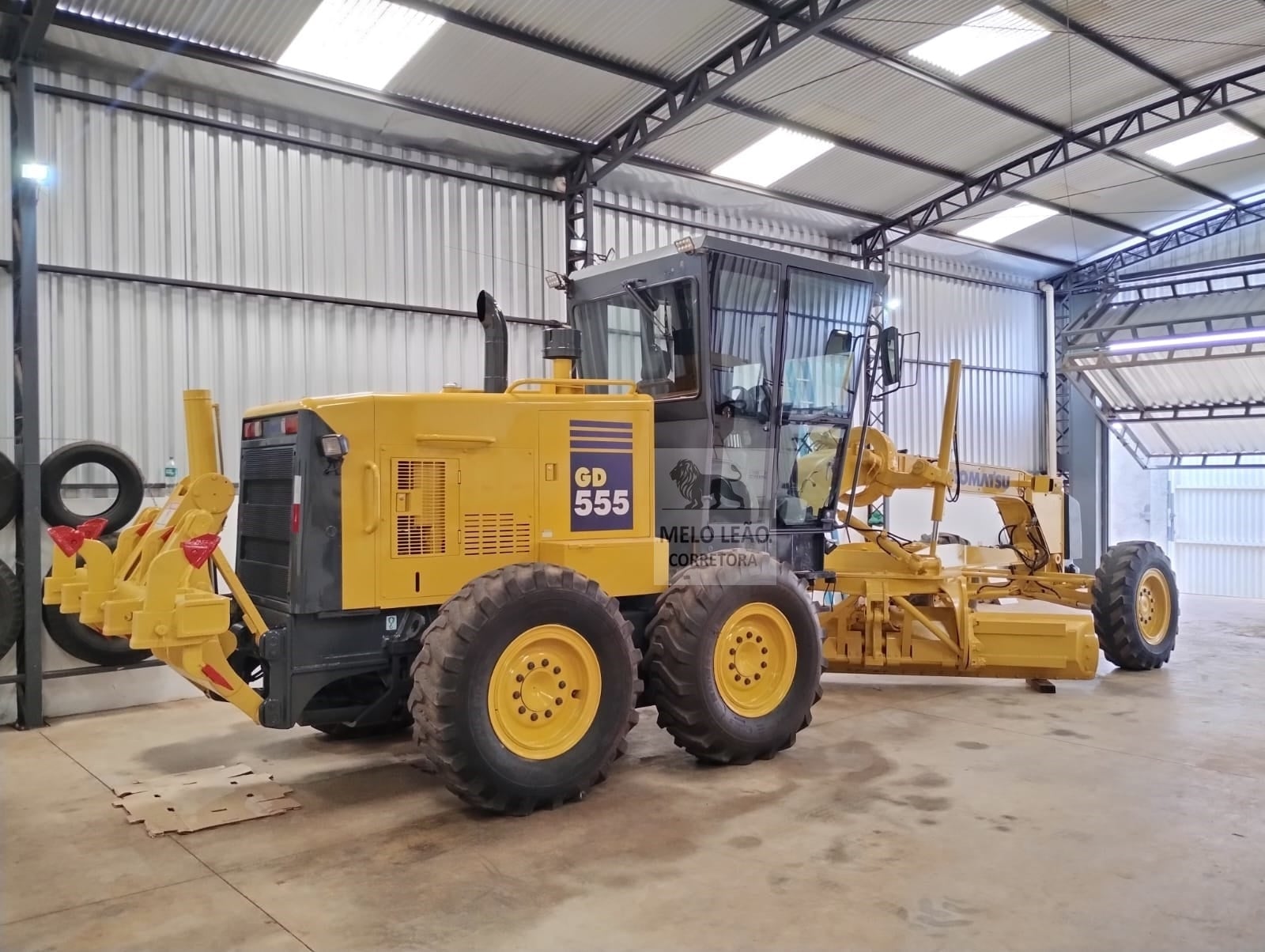 Motoniveladora Komatsu GD555 2011 - foto 1 de 15