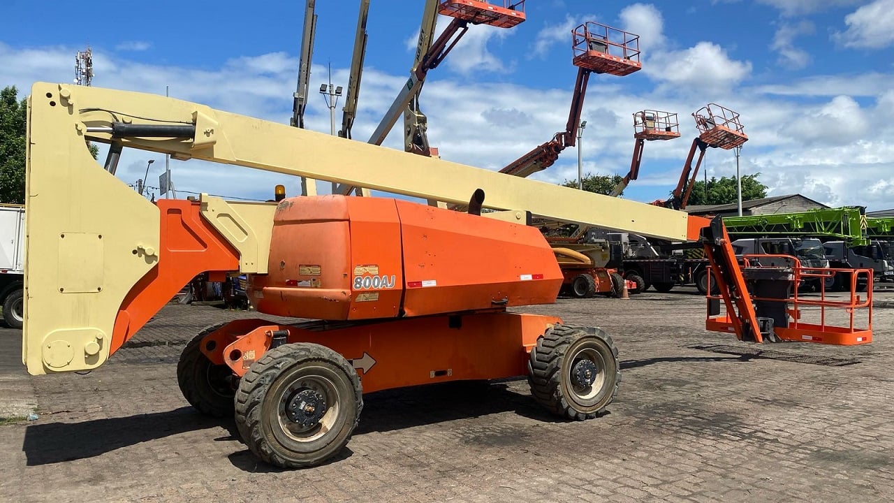 Plataforma elevatória JLG 800AJ 2013 - foto 1 de 4