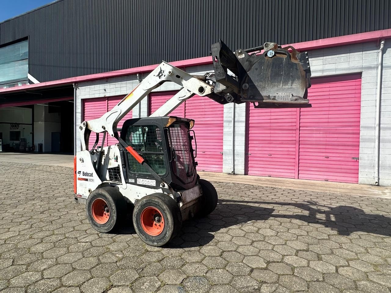 Mini Carregadeira Bobcat S570 2018 - foto 1 de 8