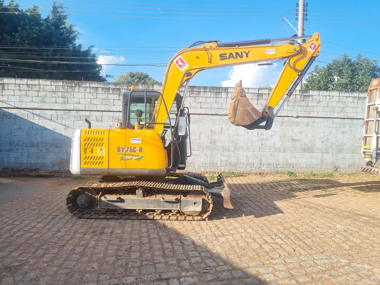 Mini Escavadeira Sany SY75C 2011 - foto 1 de 7