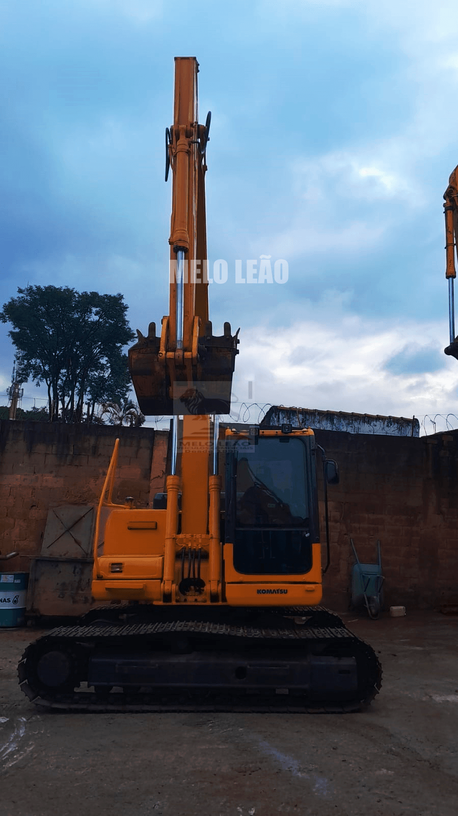 Escavadeira Komatsu PC130-8 2012 - foto 1 de 5