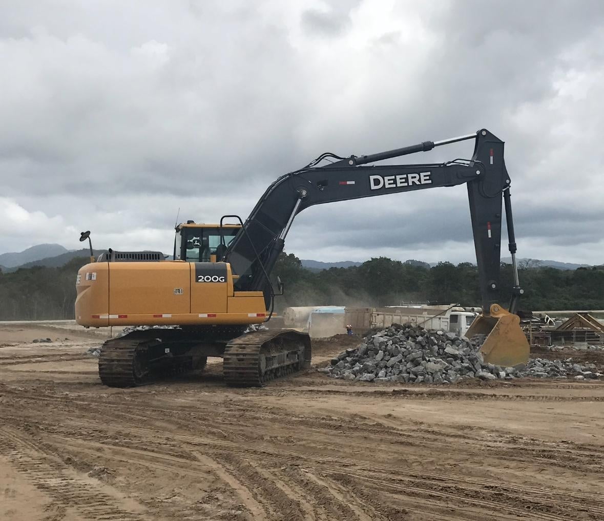 Escavadeira John Deere  200G 2020 - foto 1 de 1
