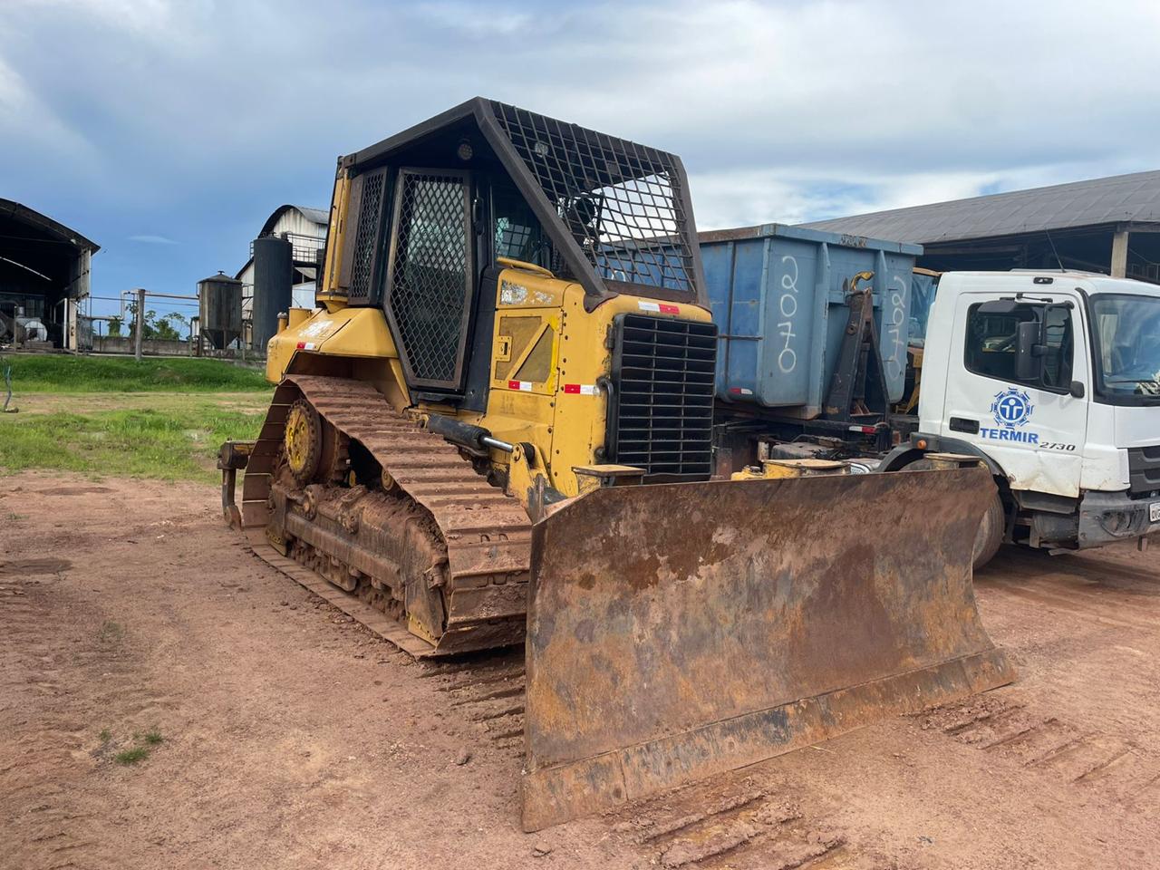 Trator de esteira CAT D6N 2016 - foto 1 de 5