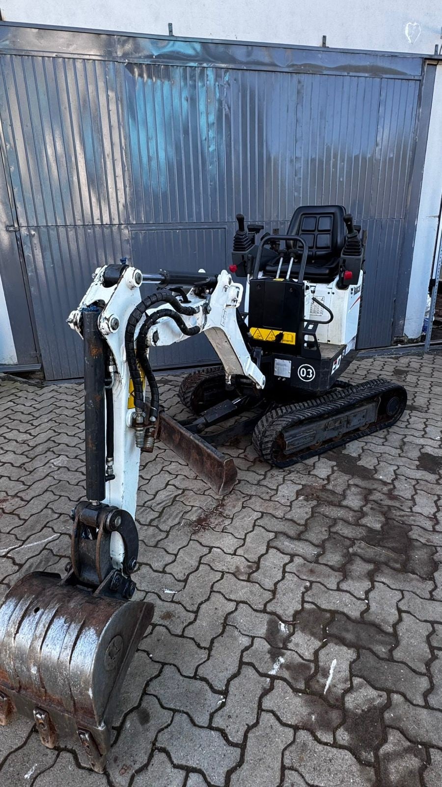 Mini Escavadeira Bobcat E10 2024 - foto 1 de 11