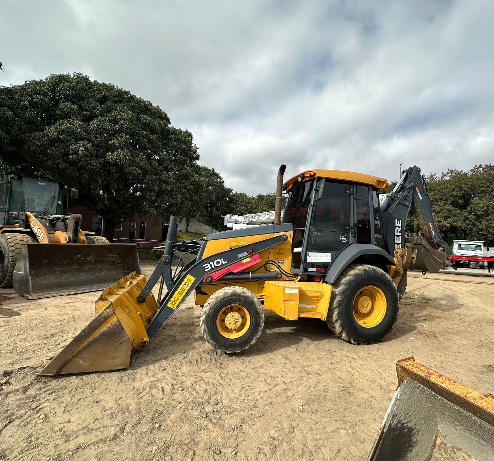Retroescavadeira John Deere 310 L 2020 - foto 1 de 6