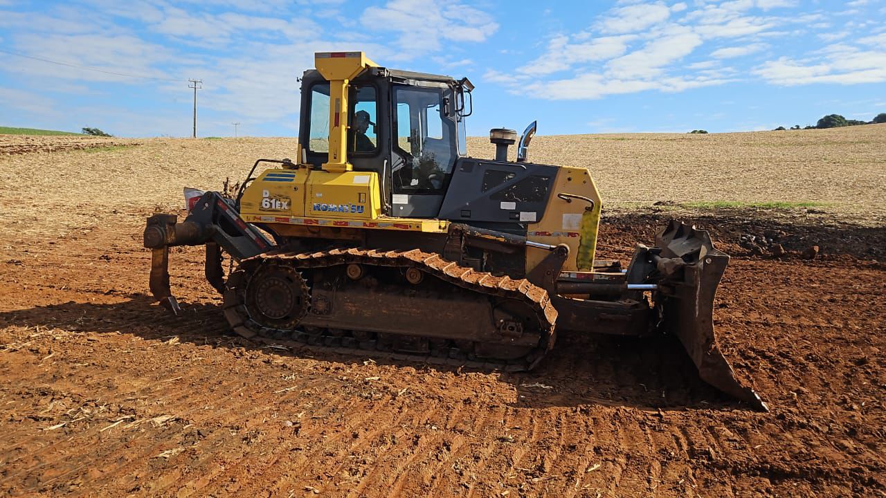 Trator de esteira Komatsu D61-EX 2010 - foto 1 de 4