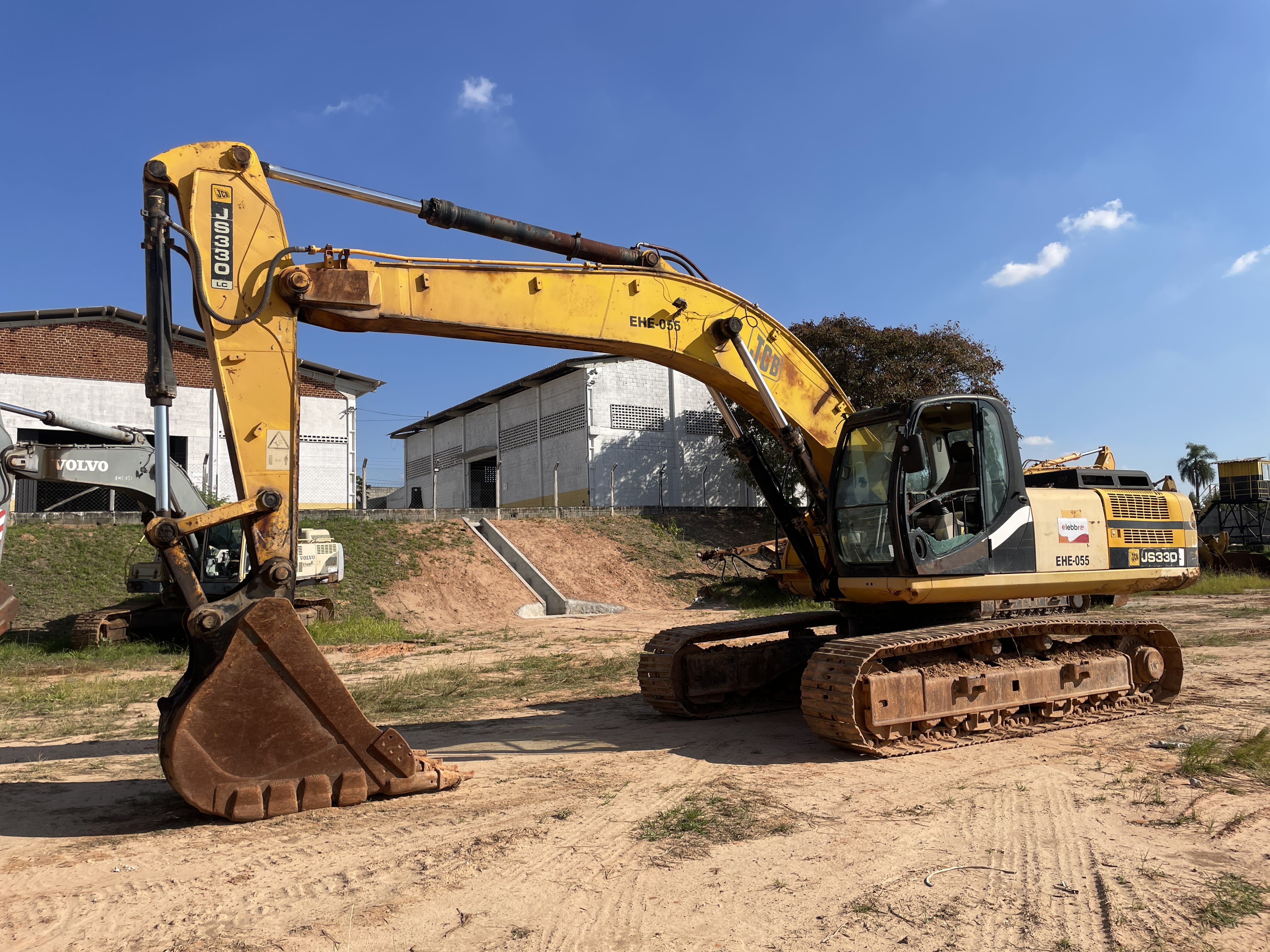 Escavadeira JCB JS330LC 2009 - foto 1 de 10