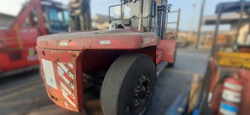 Empilhadeira Kalmar DCF300-12 2015 - foto 1 de 10
