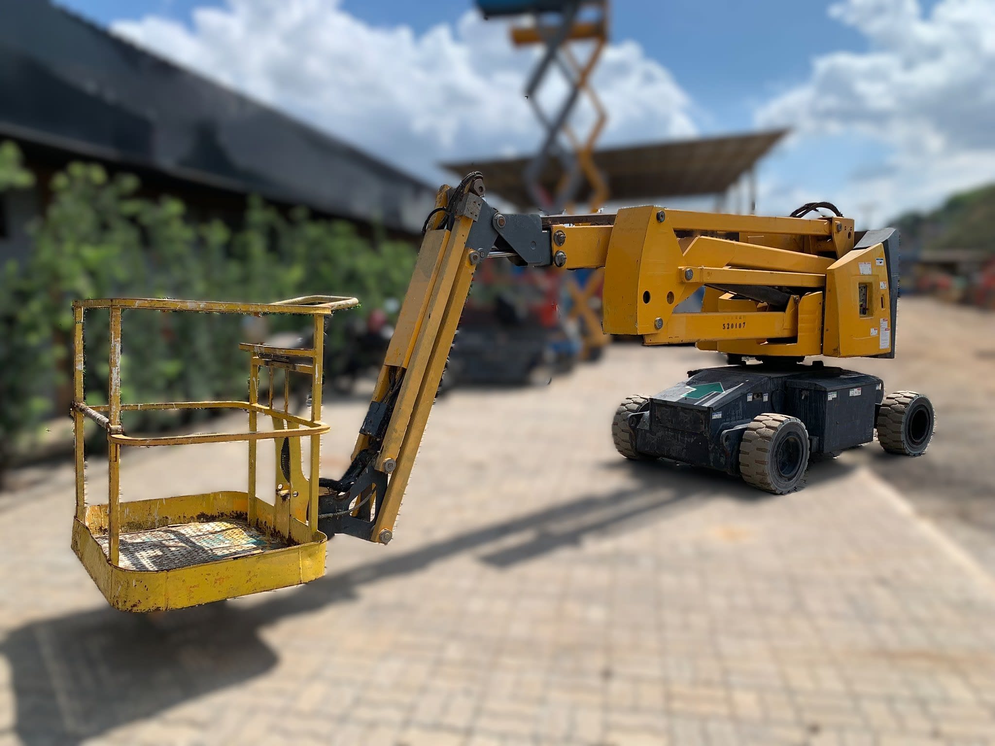 Plataforma elevatória Haulotte HA15IP 2019 - foto 1 de 10