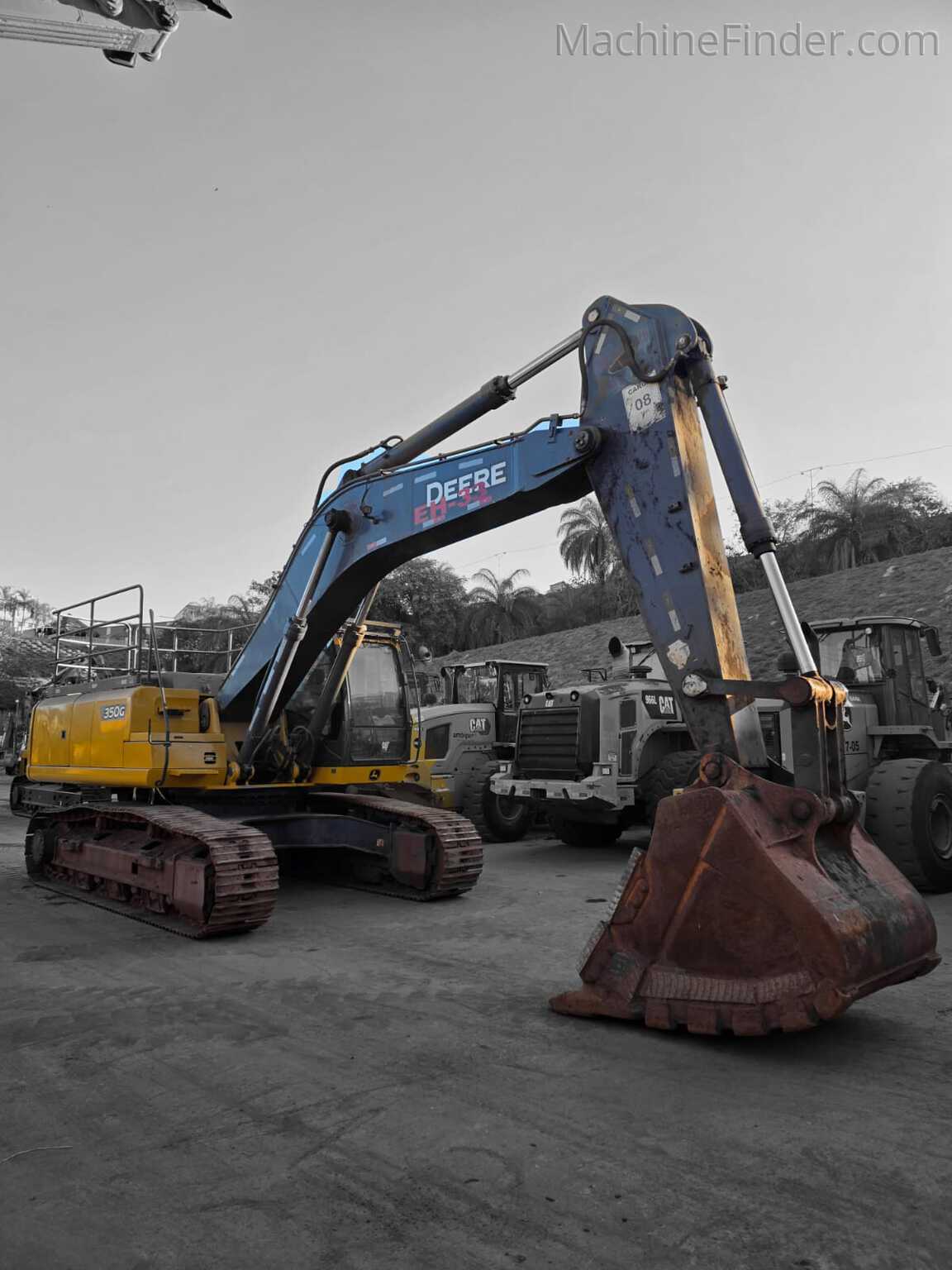 Escavadeira John Deere 350GLC 2021 - foto 1 de 10
