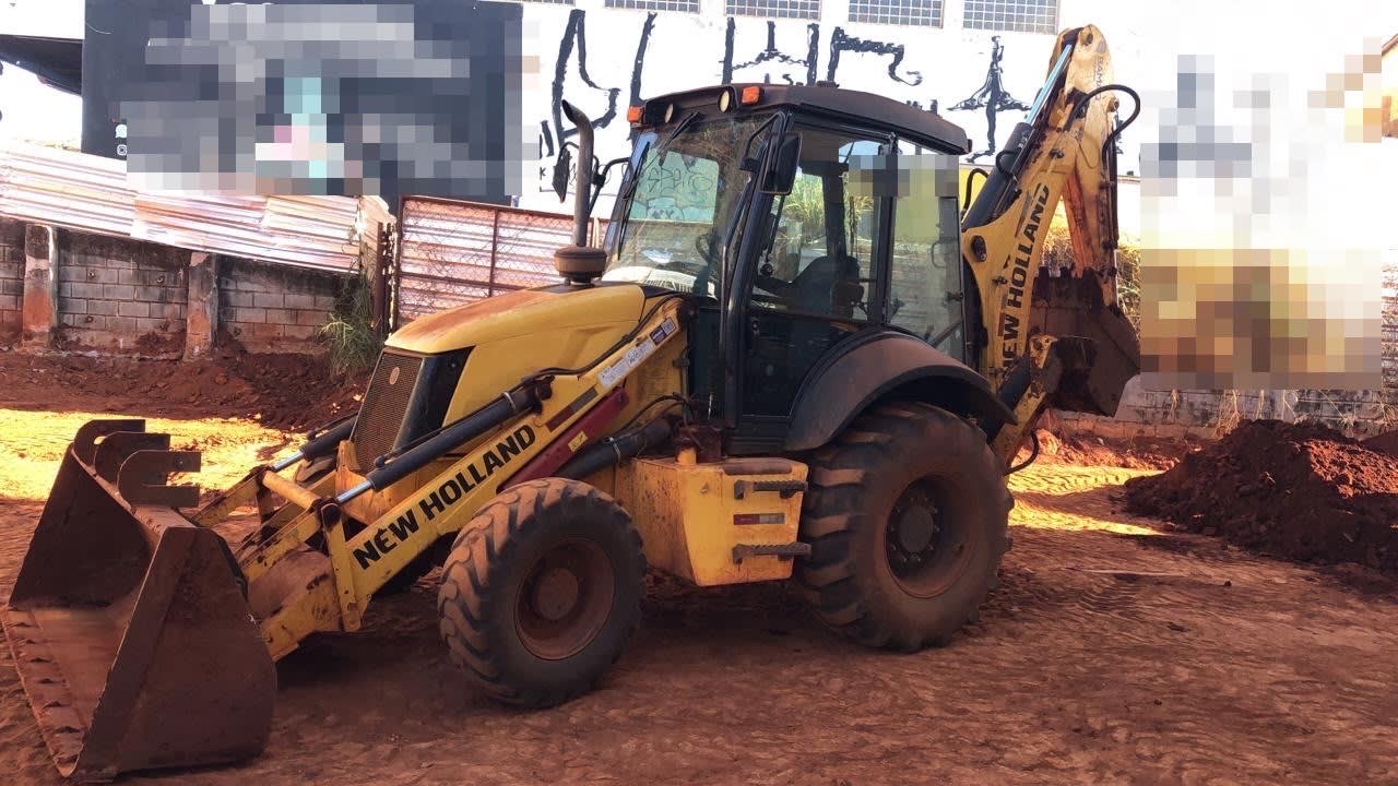 Retroescavadeira New Holland B95B 2022 - foto 1 de 7
