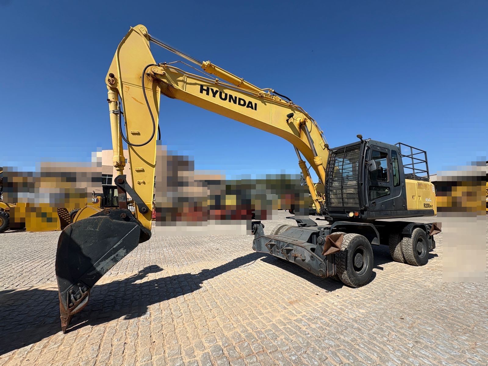 Escavadeira Hyundai R200W-7 2009 - foto 1 de 8