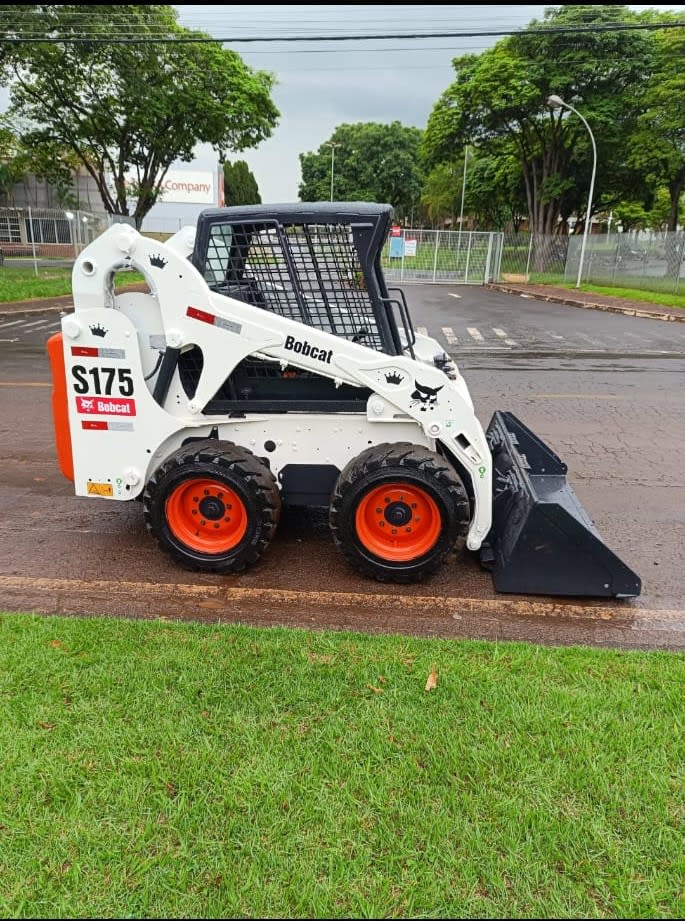 Mini Carregadeira Bobcat S175 2013 - foto 1 de 10