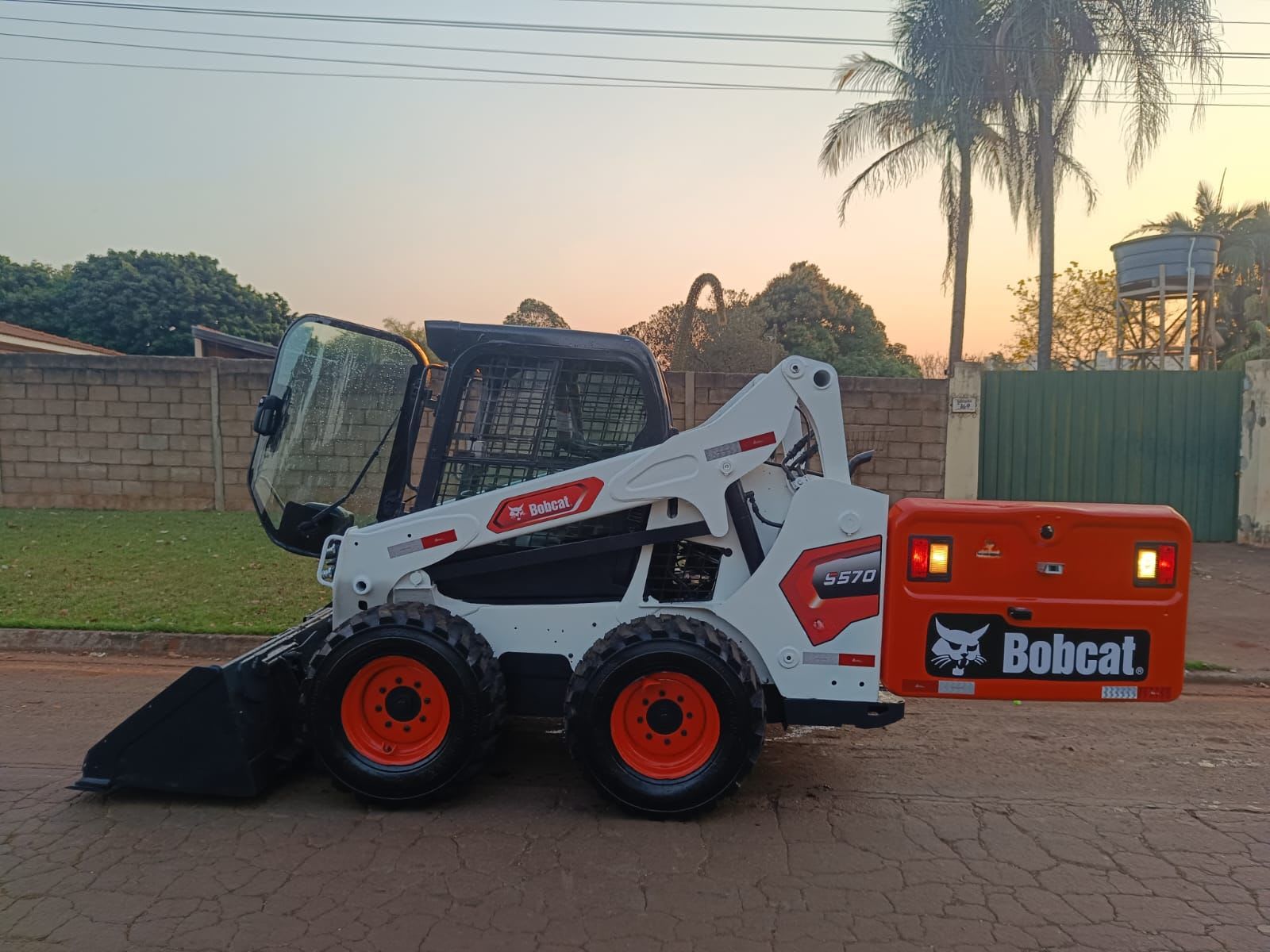 Mini Carregadeira Bobcat S570 2019 - foto 1 de 12