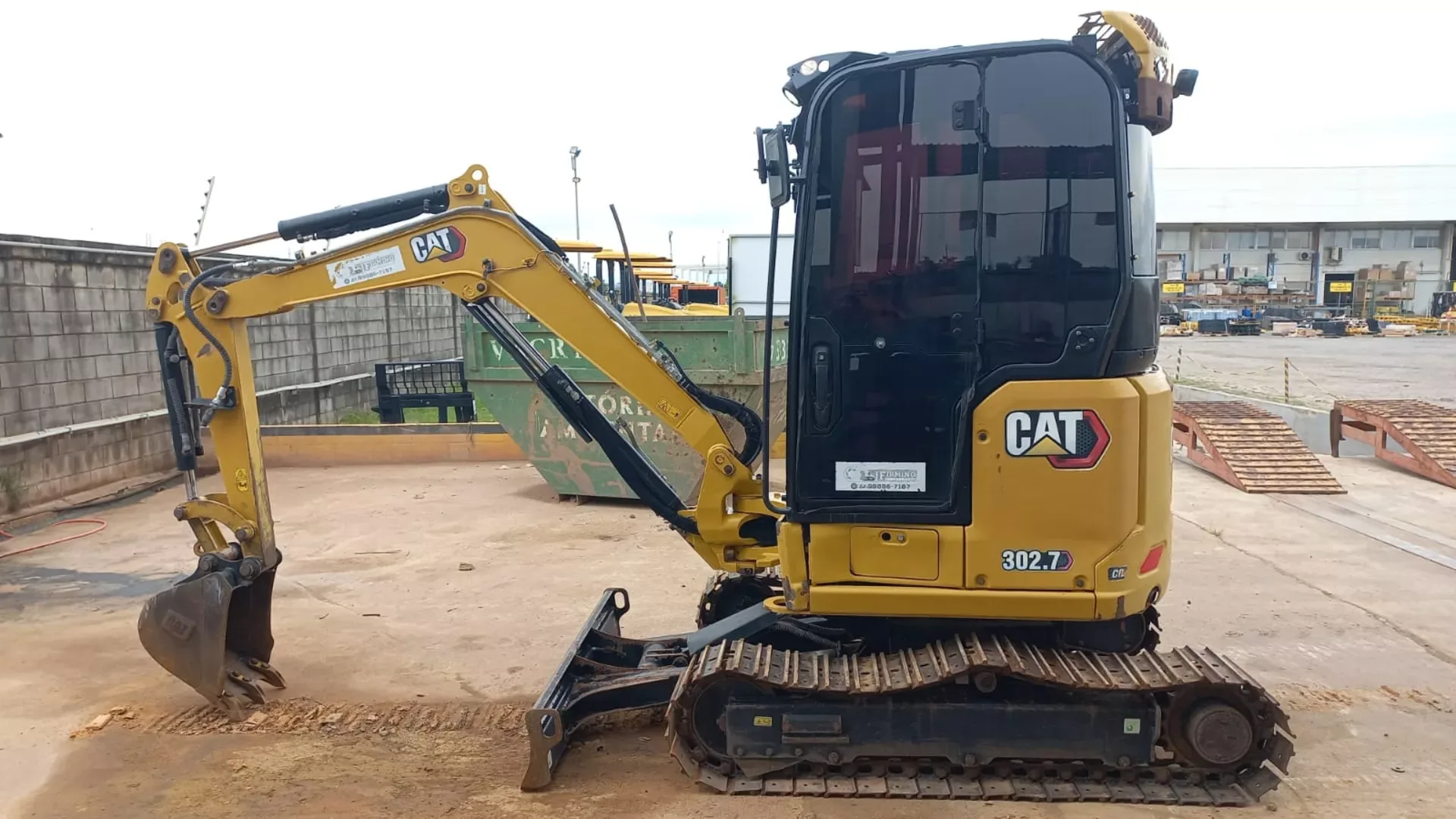 Mini Escavadeira Caterpillar 302.7D 2021 - foto 1 de 23