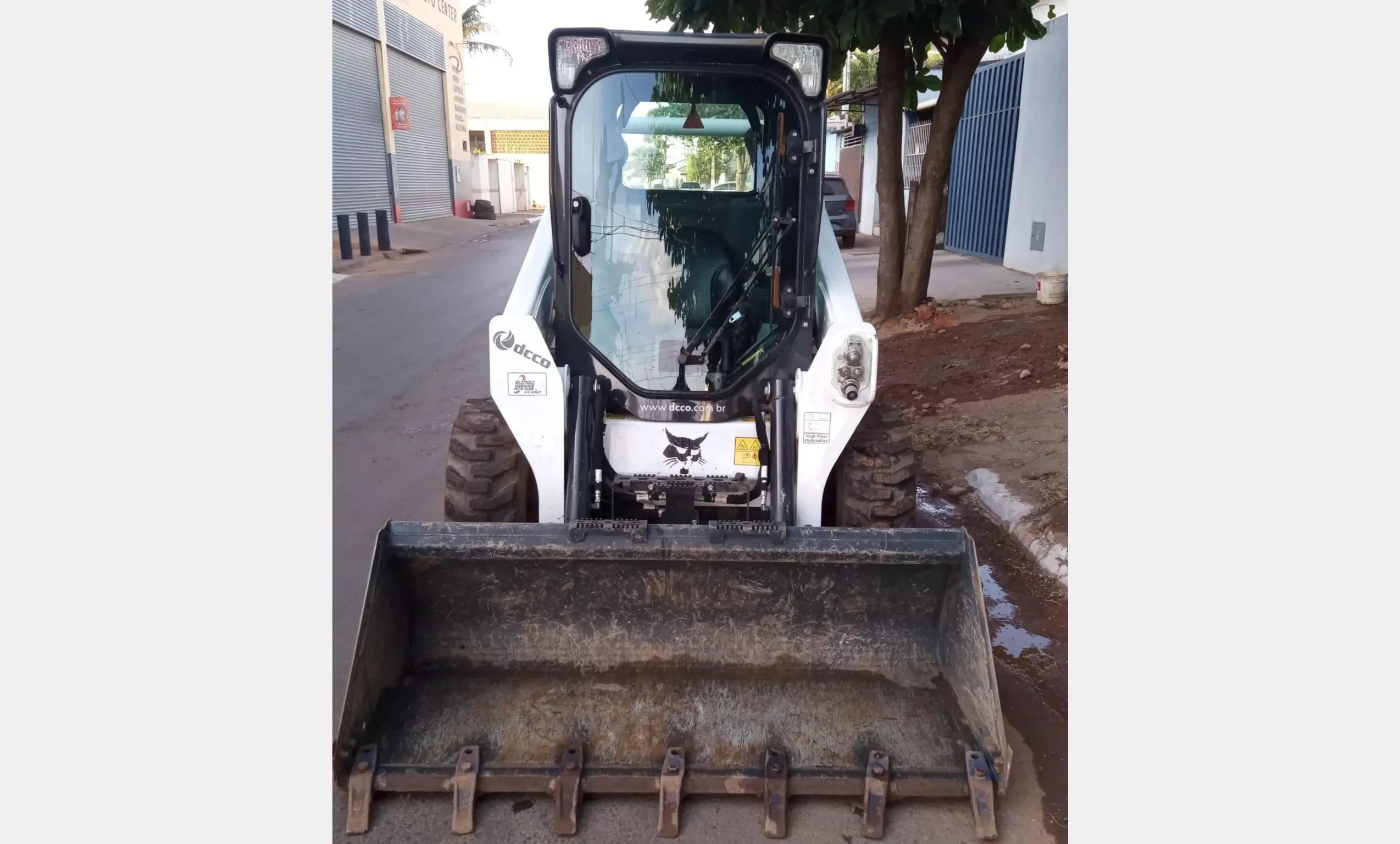 Mini Carregadeira Bobcat S650 2023 - foto 1 de 6