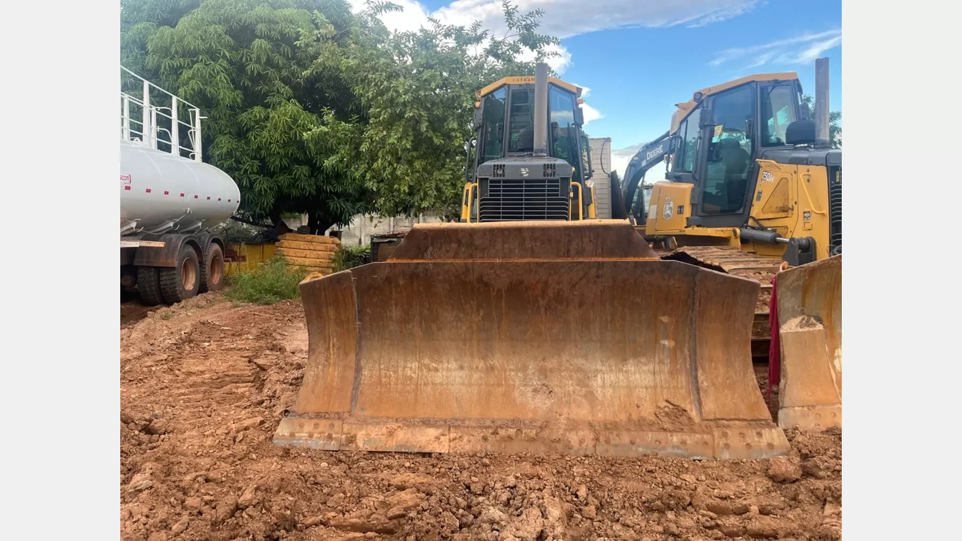 Trator de esteira John Deere 750J 2019 - foto 1 de 3