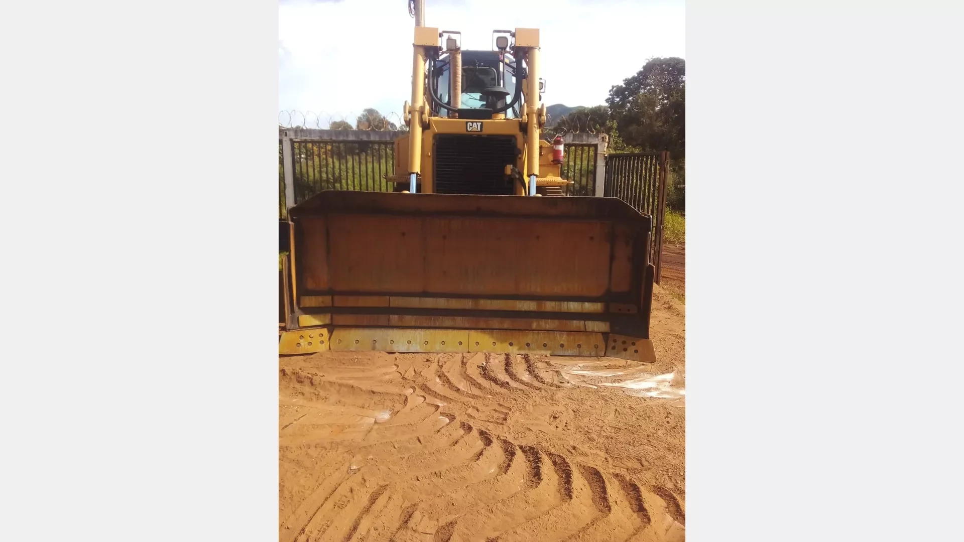 Trator de esteira Caterpillar D6T 2019 - foto 1 de 7