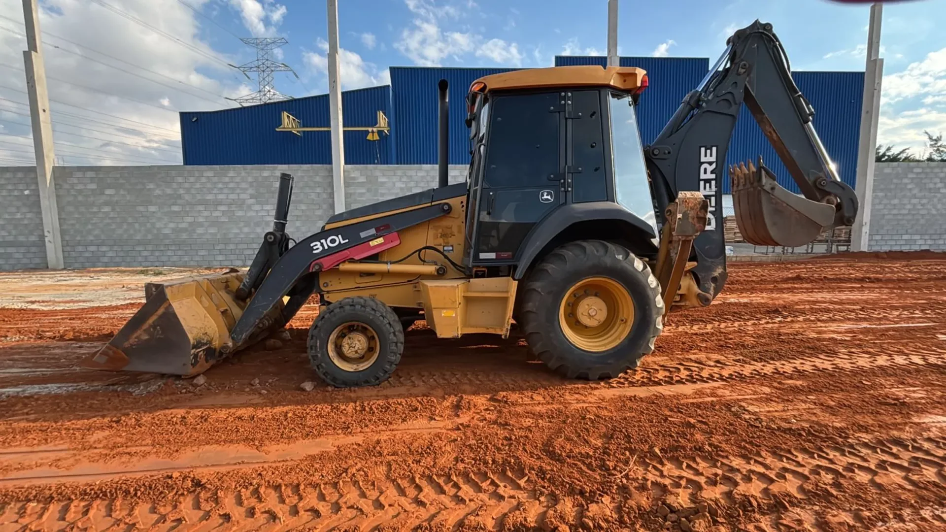 Retroescavadeira John Deere 310 L 2019 - foto 1 de 6