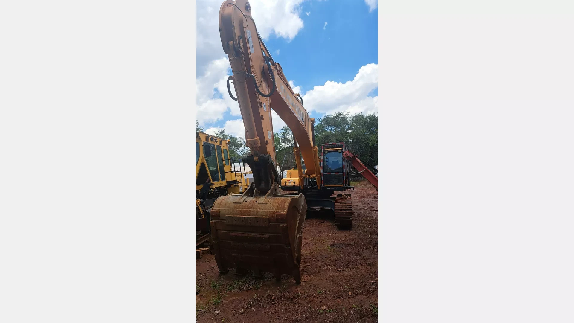 Escavadeira Hyundai R480LC-9S 2015 - foto 1 de 8