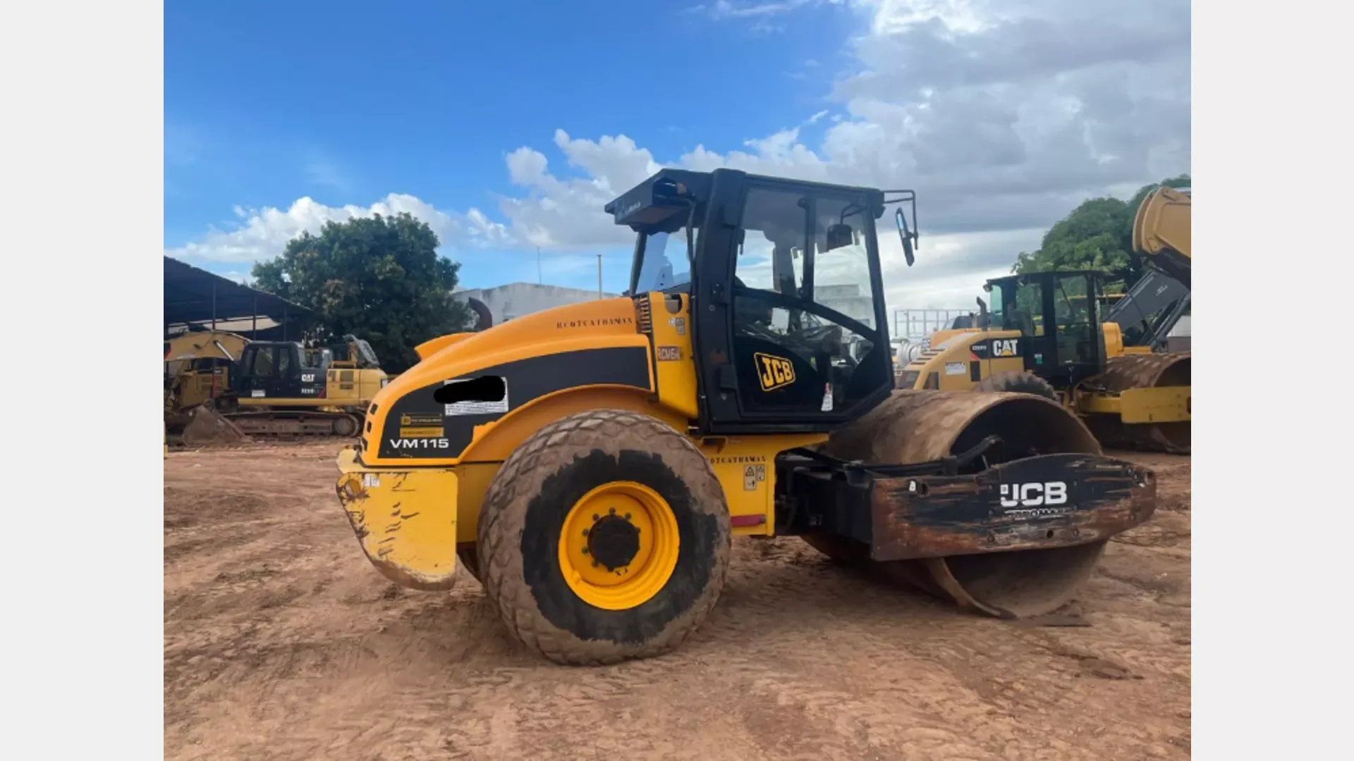Rolo compactador JCB VM 330 2012 - foto 1 de 4