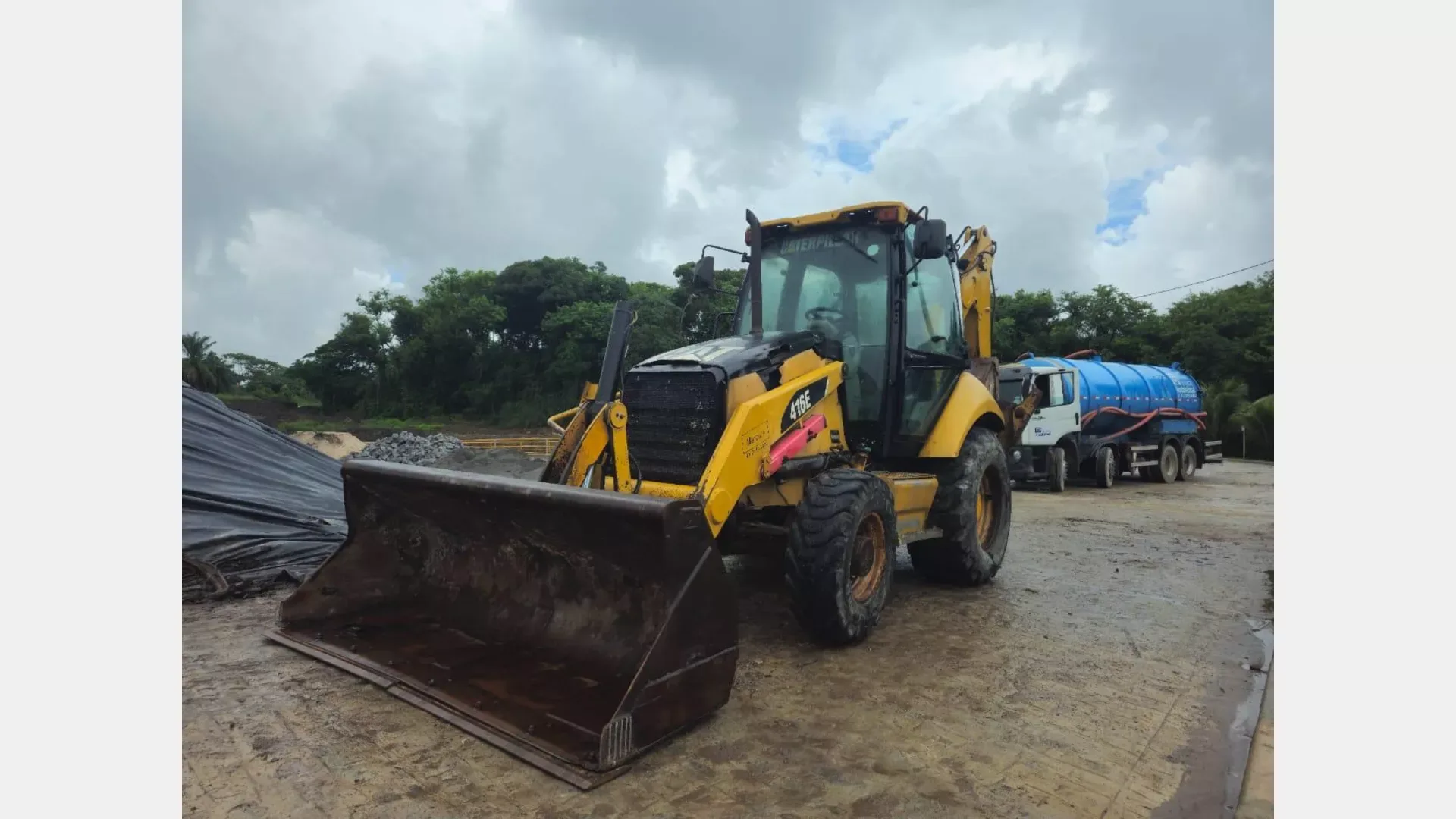 Retroescavadeira Caterpillar 416E 2011 - foto 1 de 9