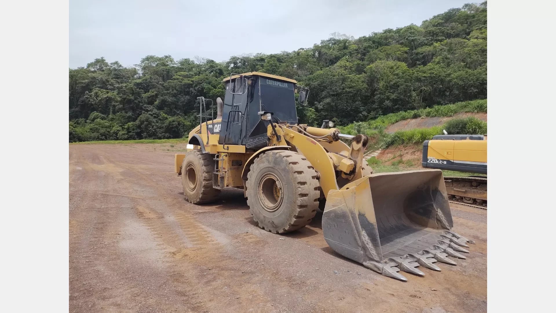 Pá Carregadeira Caterpillar  950H 2011 - foto 1 de 7