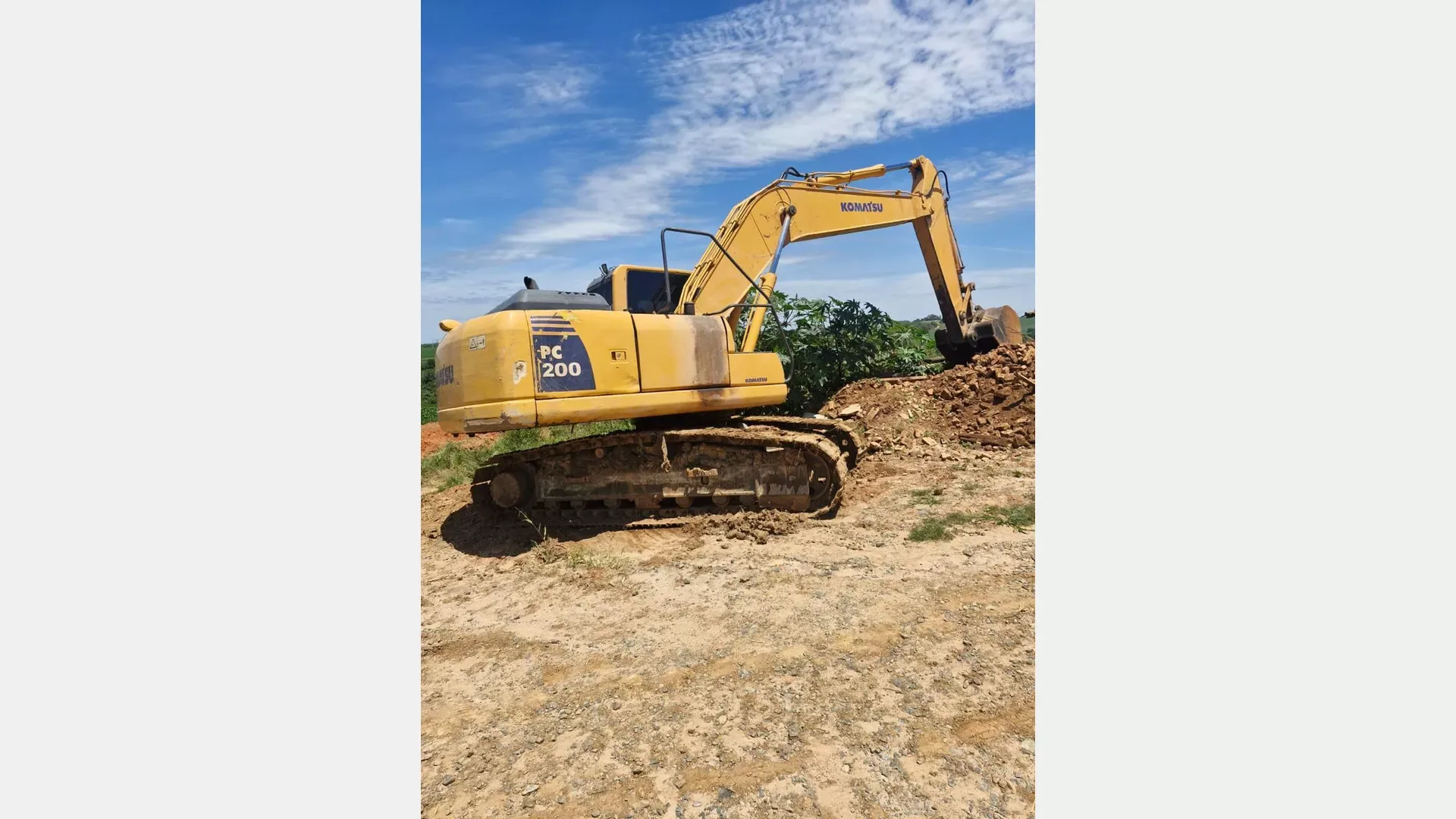 Escavadeira Komatsu PC 200-8 2010 - foto 1 de 5