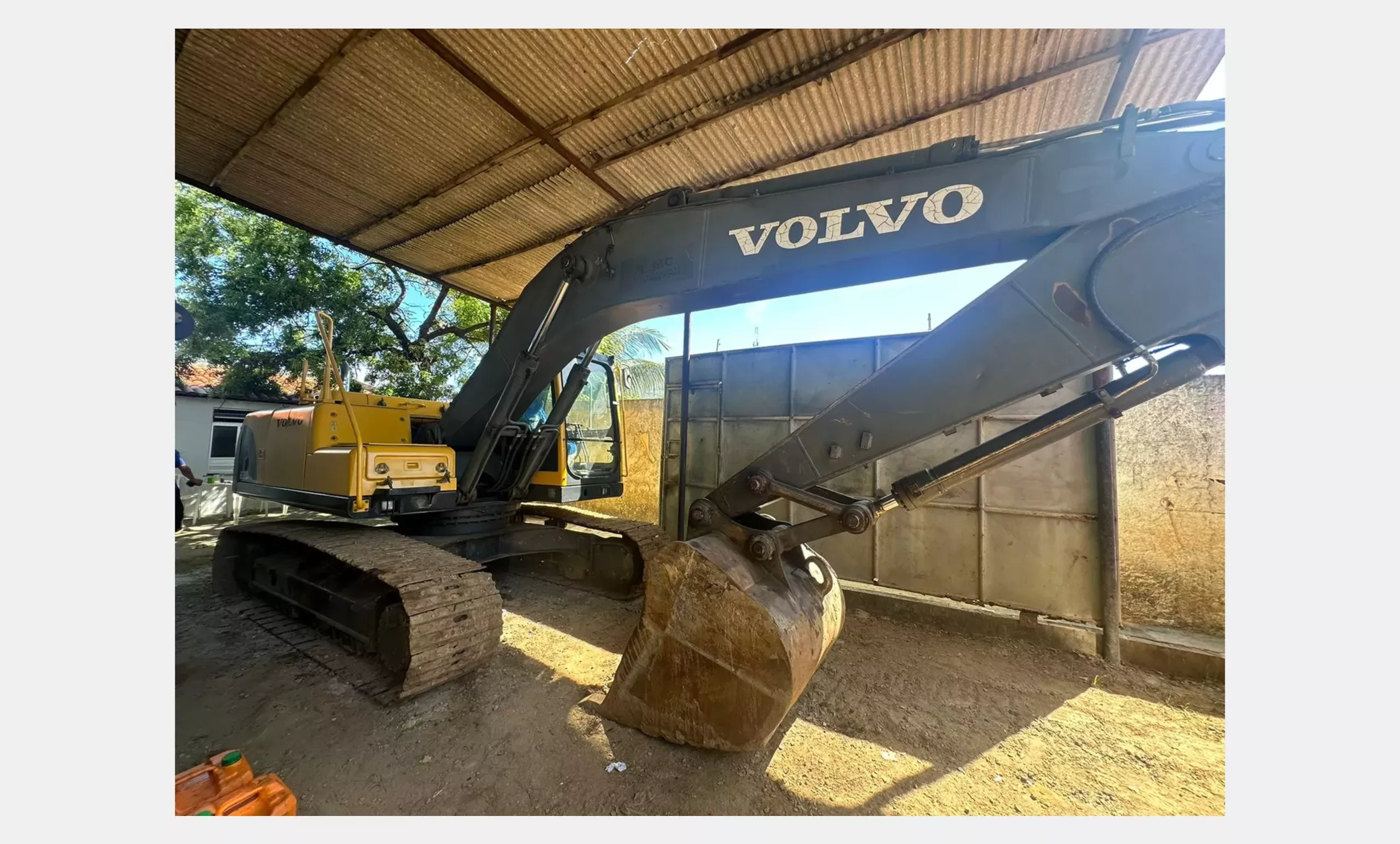 Escavadeira Volvo EC210B 2009 - foto 1 de 6