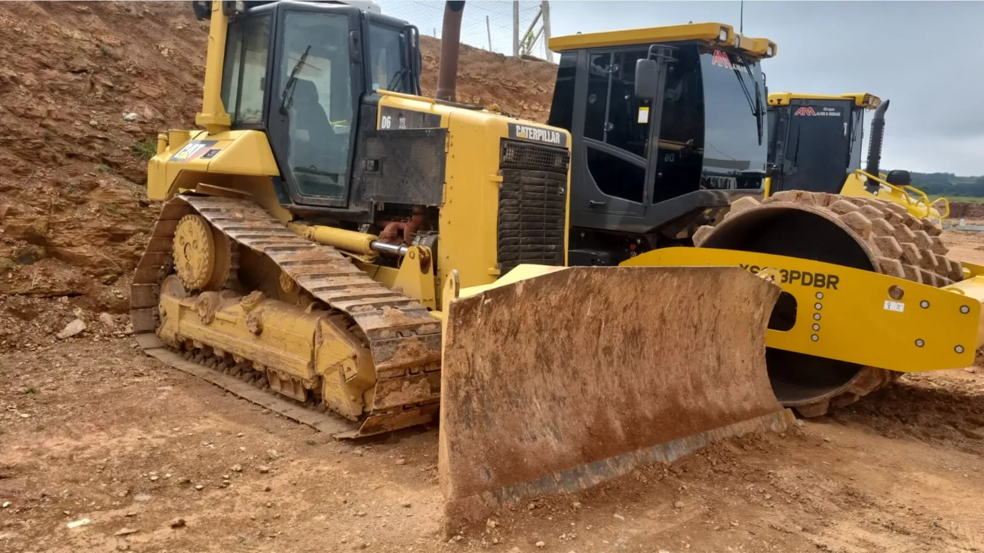 Trator de esteira Caterpillar D6NXL 2008 - foto 1 de 7