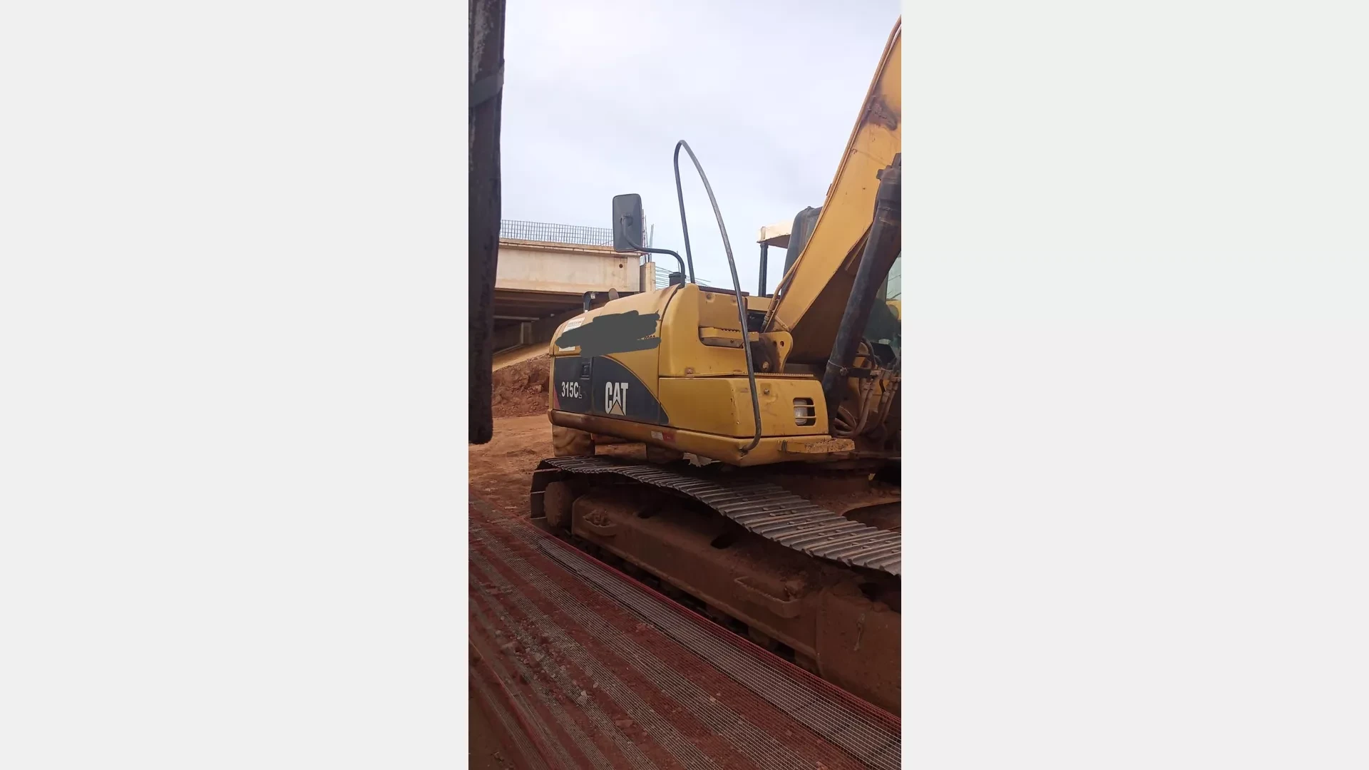 Escavadeira Caterpillar 315CL 2007 - foto 1 de 3