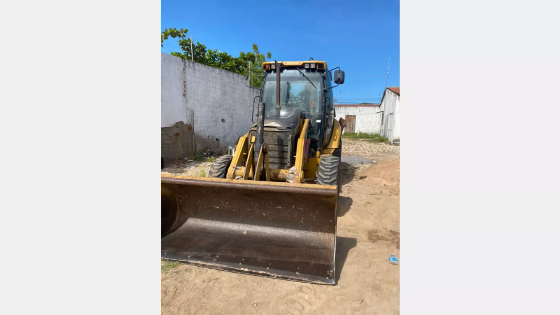 Retroescavadeira Caterpillar 416E 2006 - foto 1 de 4