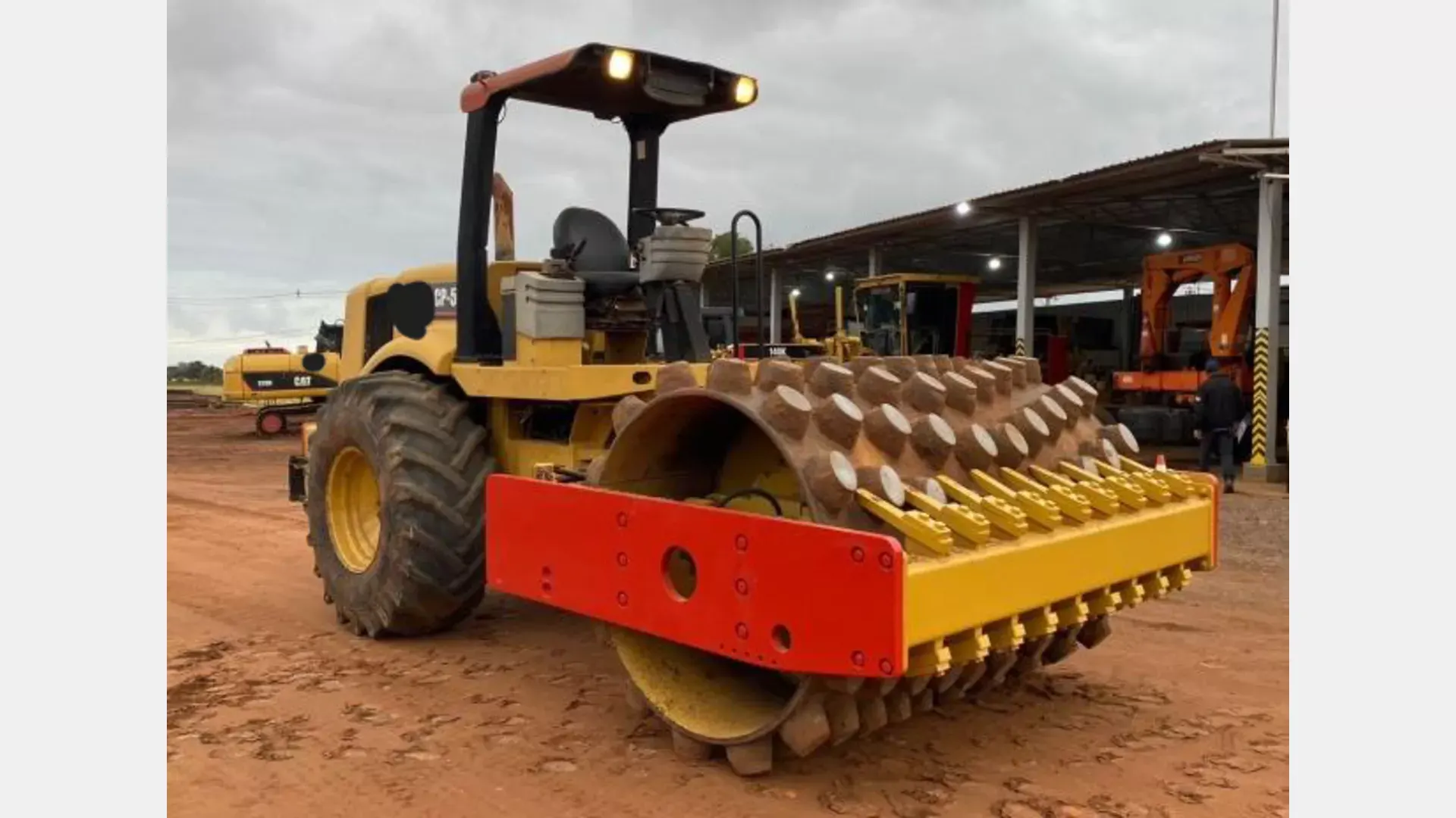 Rolo compactador Caterpillar TH10 2002 - foto 1 de 4