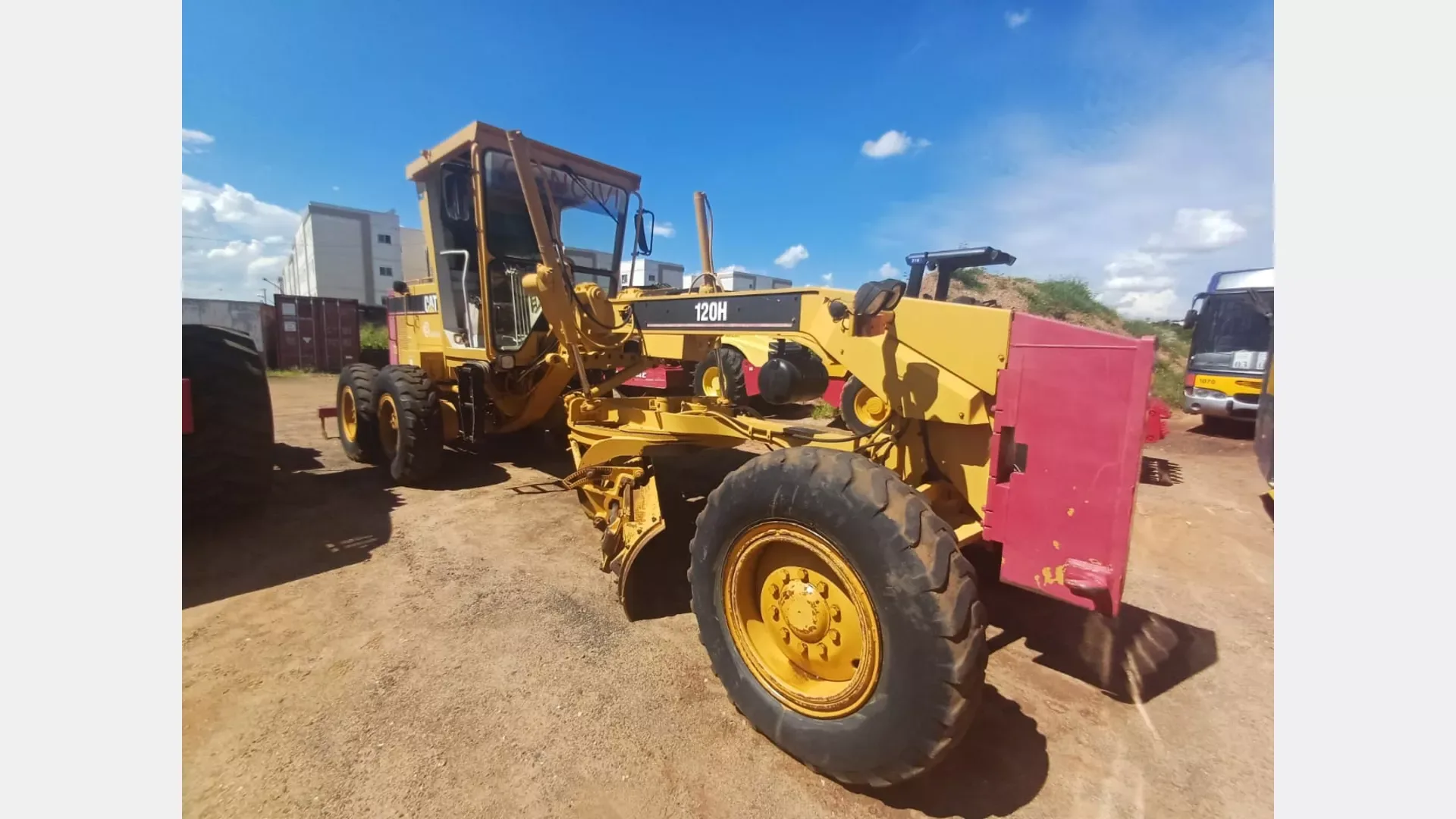 Motoniveladora Caterpillar 120H 2001 - foto 1 de 9