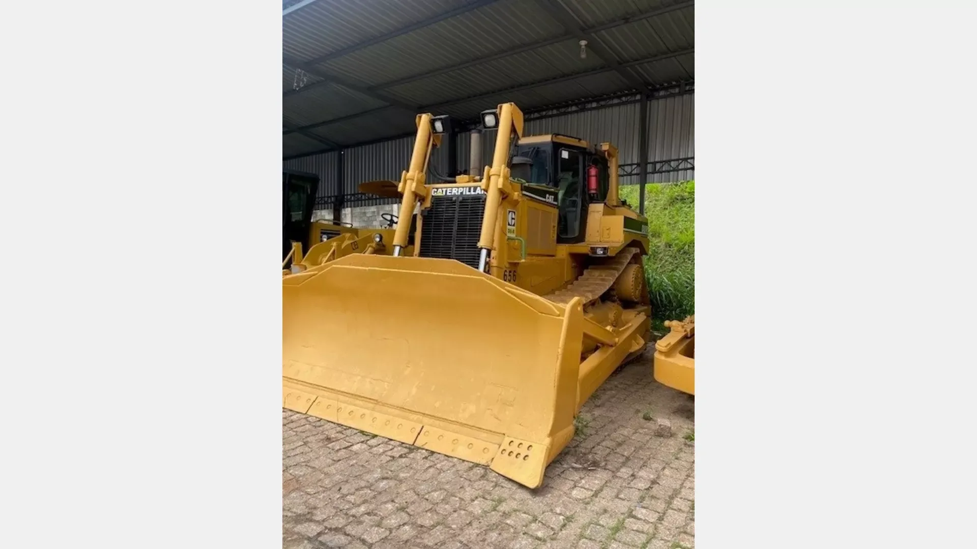 Trator de esteira Caterpillar D8R 2001 - foto 1 de 8