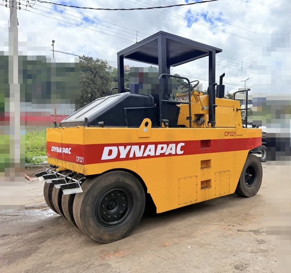 Rolo compactador Dynapac CP221 2003 - foto 1 de 6